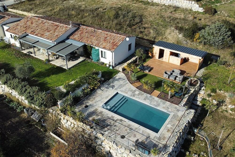 Grande Villa Moderne Avec Piscine et 5 Chambres sur Grand Terrain 1