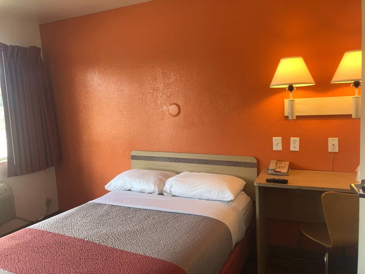 Foto 12 von 24: 1 Doppelbett | Barrierefrei/Badewanne
