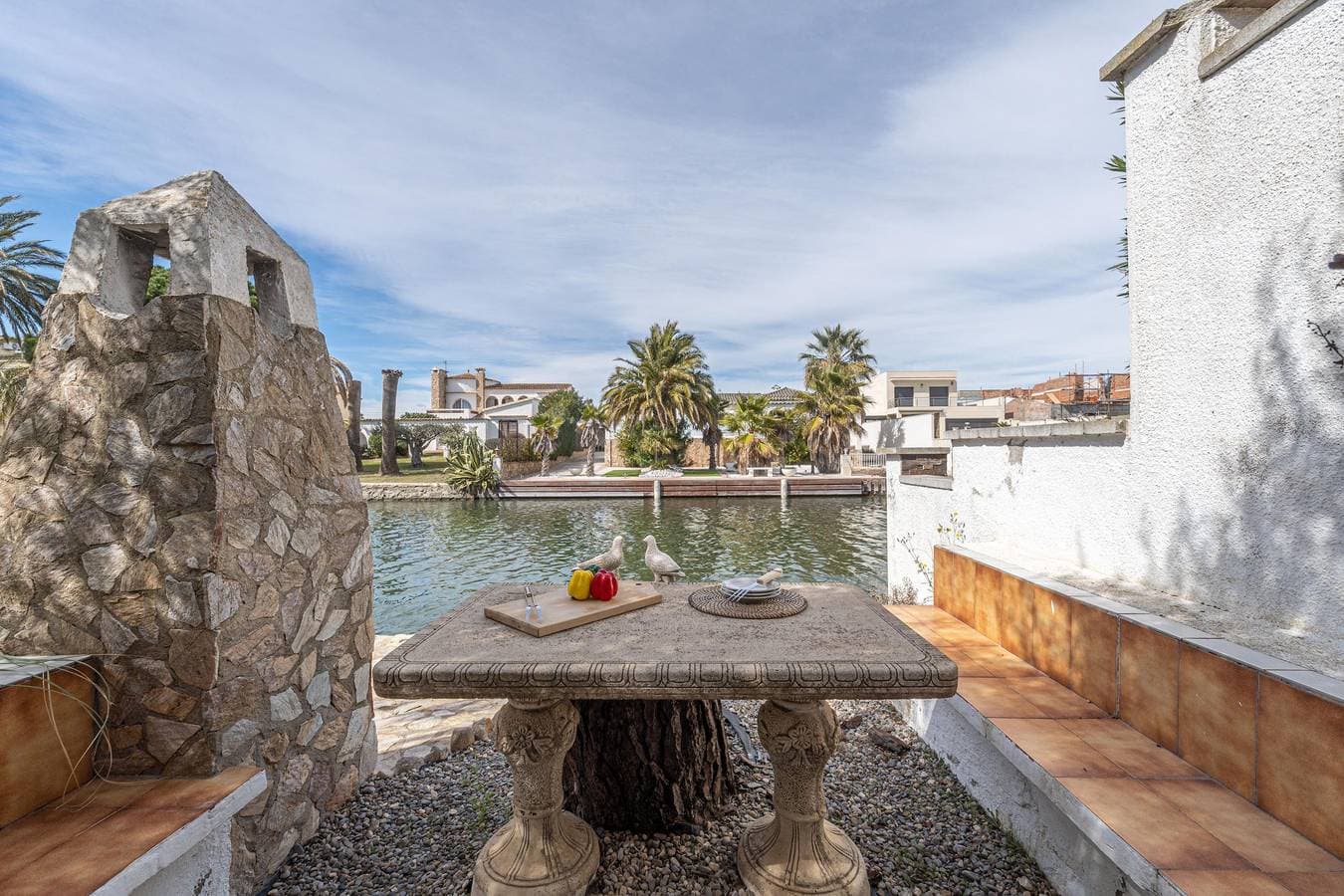 Foto 3 von 41: Moderne Villa mit zwei Schlafzimmern und 12,5m Liegeplatz im Ebro-Sektor