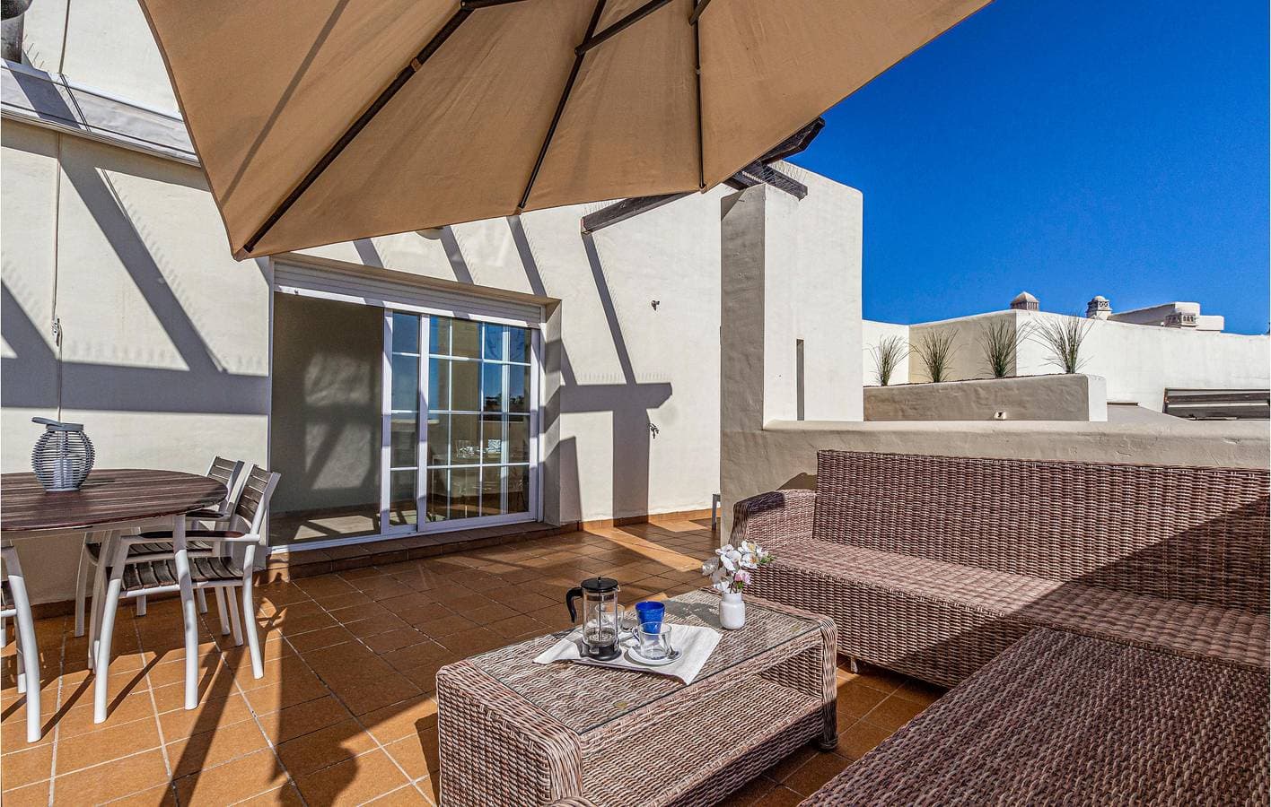 Foto 3 von 27: Apartment mit Meerblick, Parkplatz und Pool