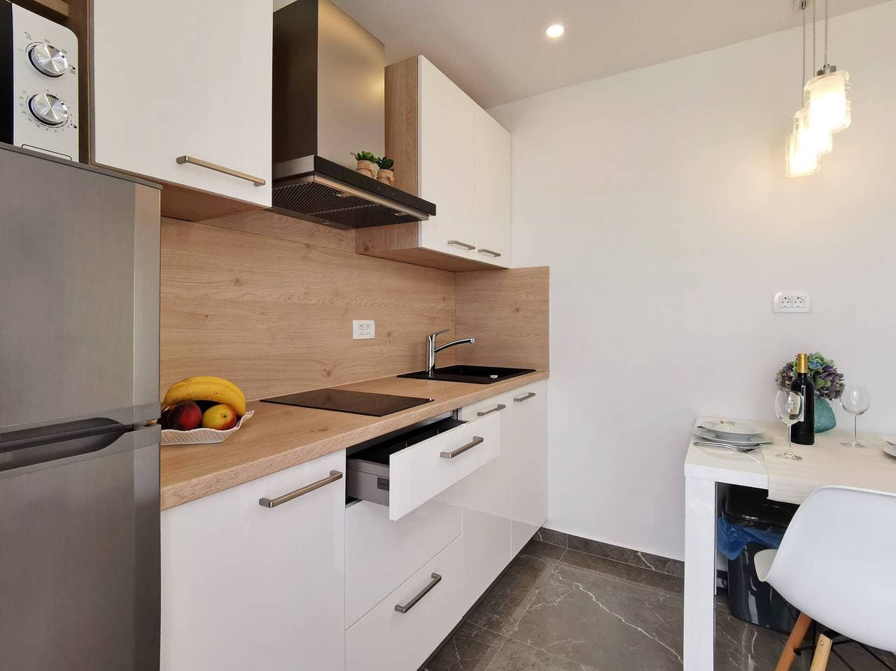 Foto 12 von 24: Studio-Apartment More - direkt am Meer, Meerblick, Terrasse, Waschraum, Grill