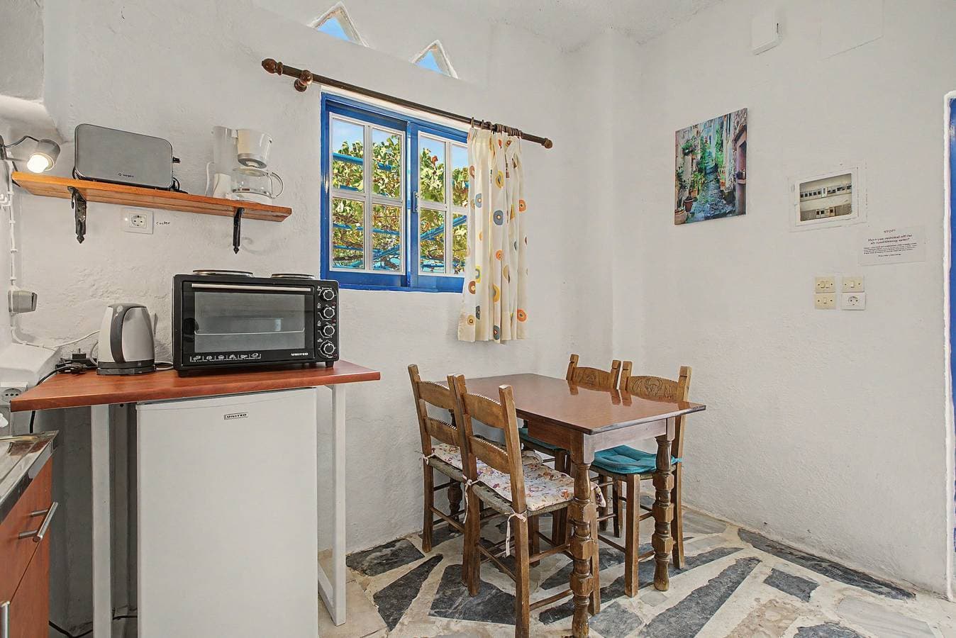 Foto 4 von 30: Iliana's Bungalow: Bergblick, WLAN & Klimaanlage – Gemütliches Ferienhaus