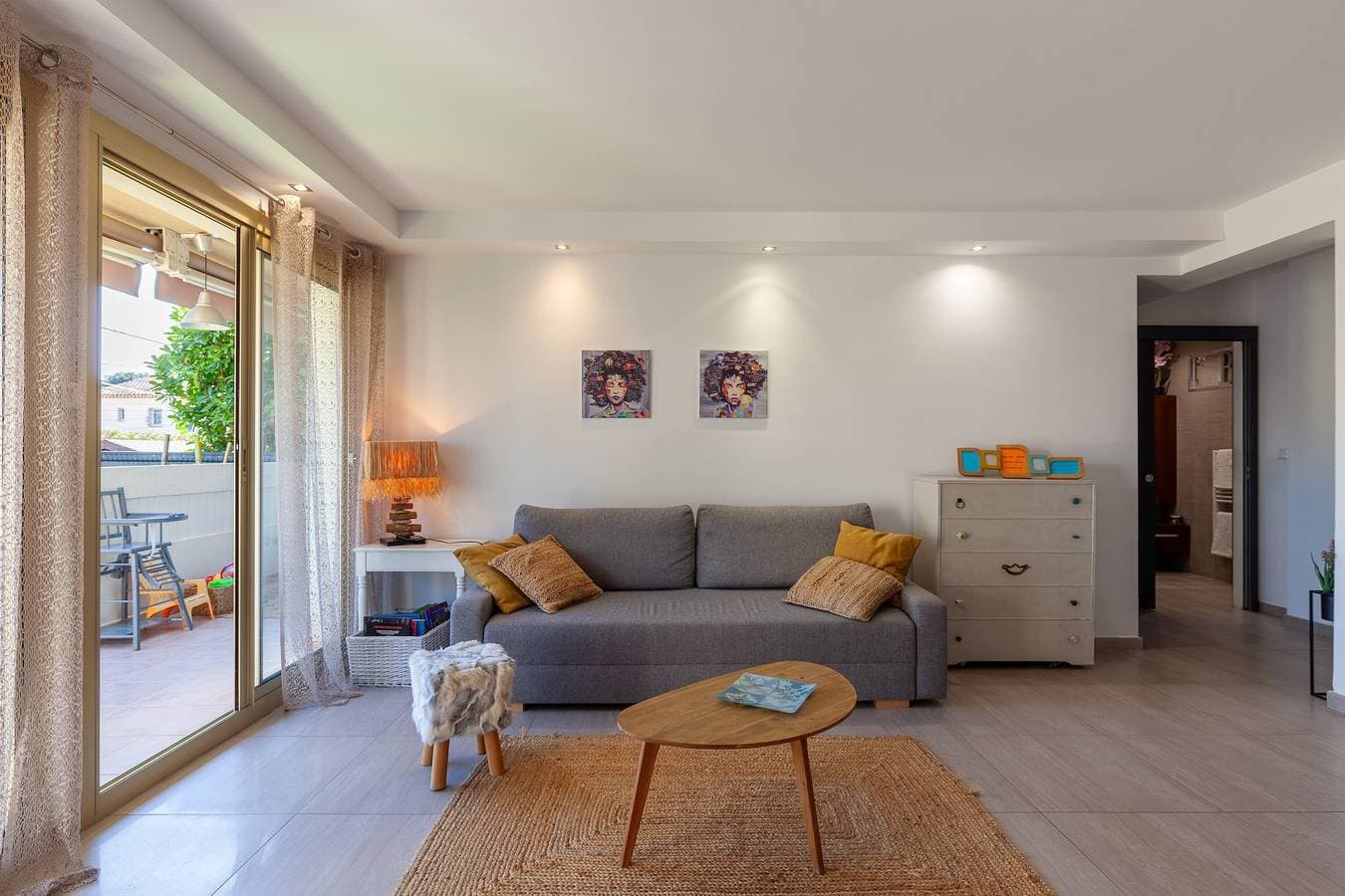 Foto 9 von 32: Ferienwohnung 'Le Cytharis A 10 Mn De La Mer' mit Privatterrasse, Wi-Fi und Klimaanlage