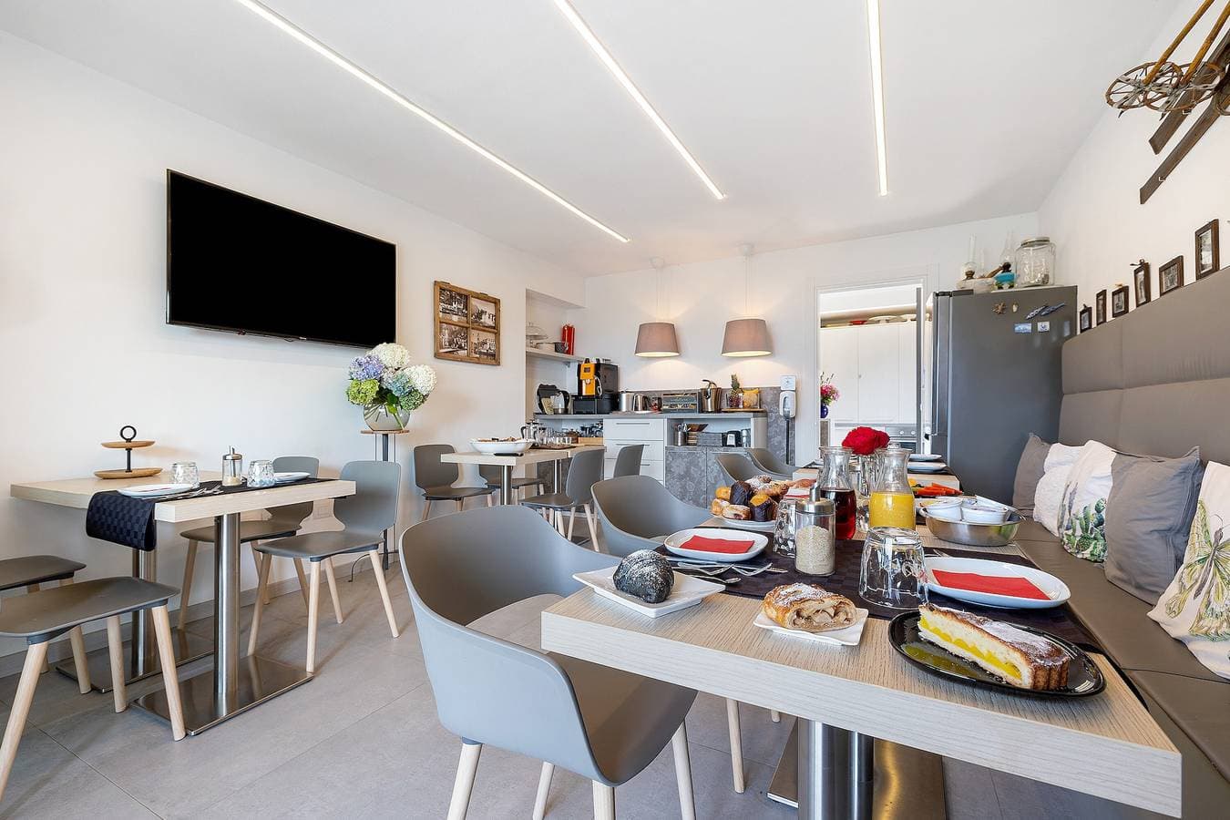Foto 12 von 32: Eco del Garda – Deluxe Studio 101 mit überdachter Terrasse und Seeblick