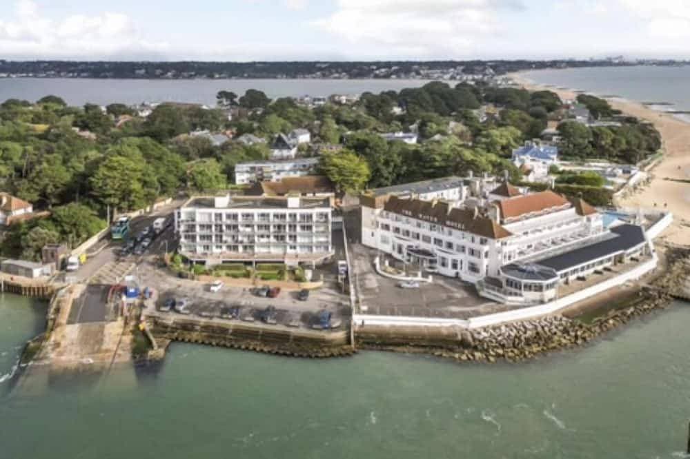 Sandbanks waterfront flat with panoramic views over Poole Harbour 1