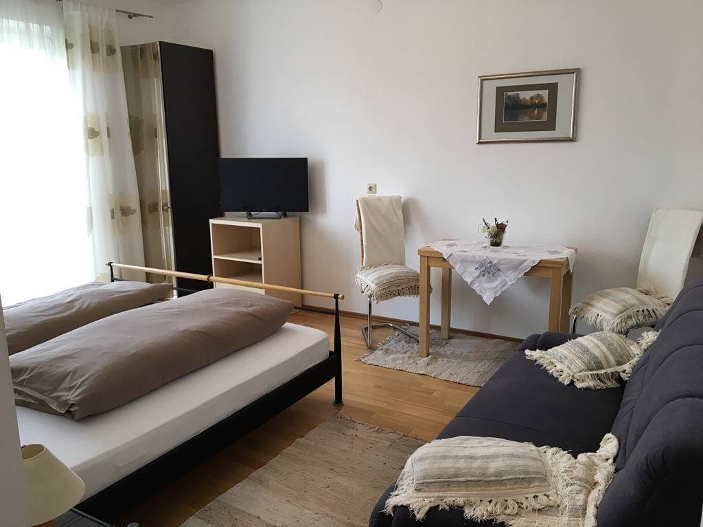 Foto 5 von 10: Ferien- und Winzerhof Ute Braun - Ferienstudio Vinzenz mit Balkon
