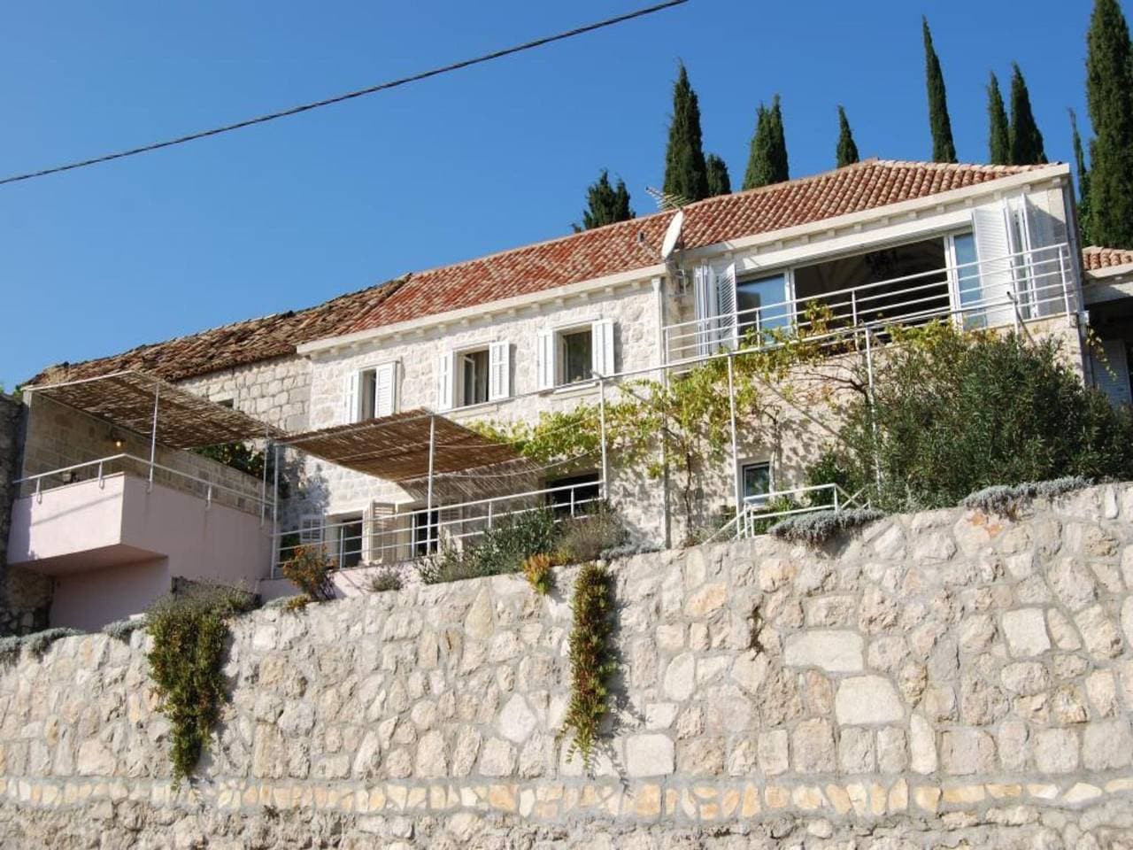 Foto 2 von 33: Villa Tony - Five Bedroom Villa with Terrace, Swimming Pool and Sea View