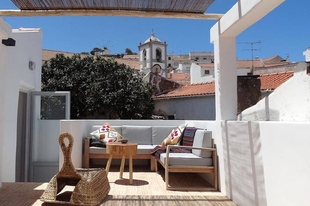 Beautiful house with roof terrace in old town of Odeceixe 1