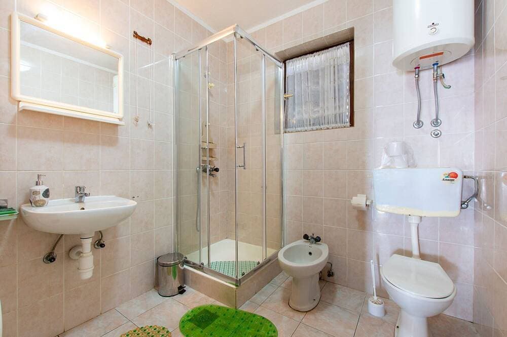 Foto 11 von 30: Wohnung in Tribalj mit Meerblick und Strand