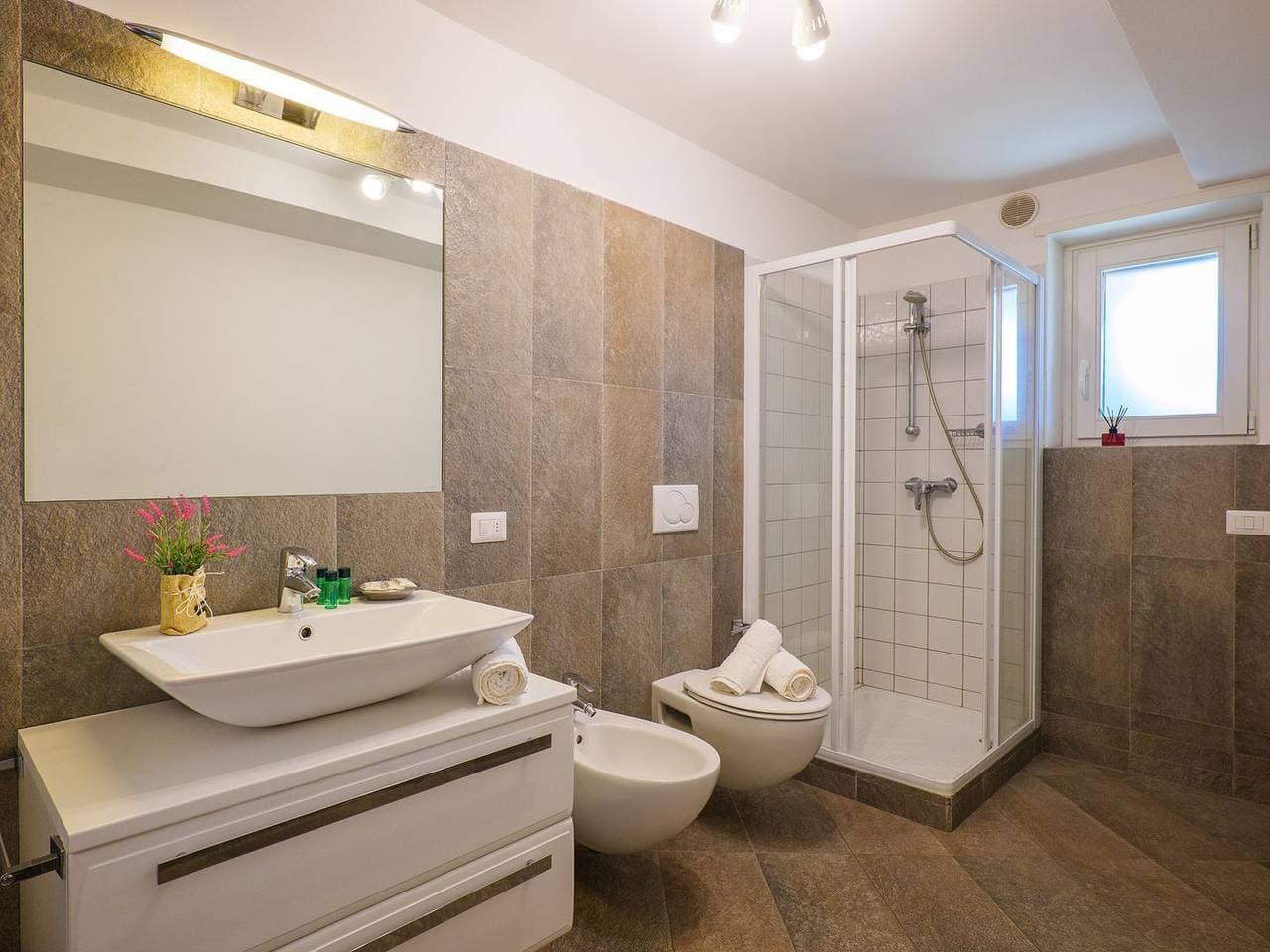 Foto 10 von 33: Rose Rossa Larissa Garten-Ferienwohnung mit Pool