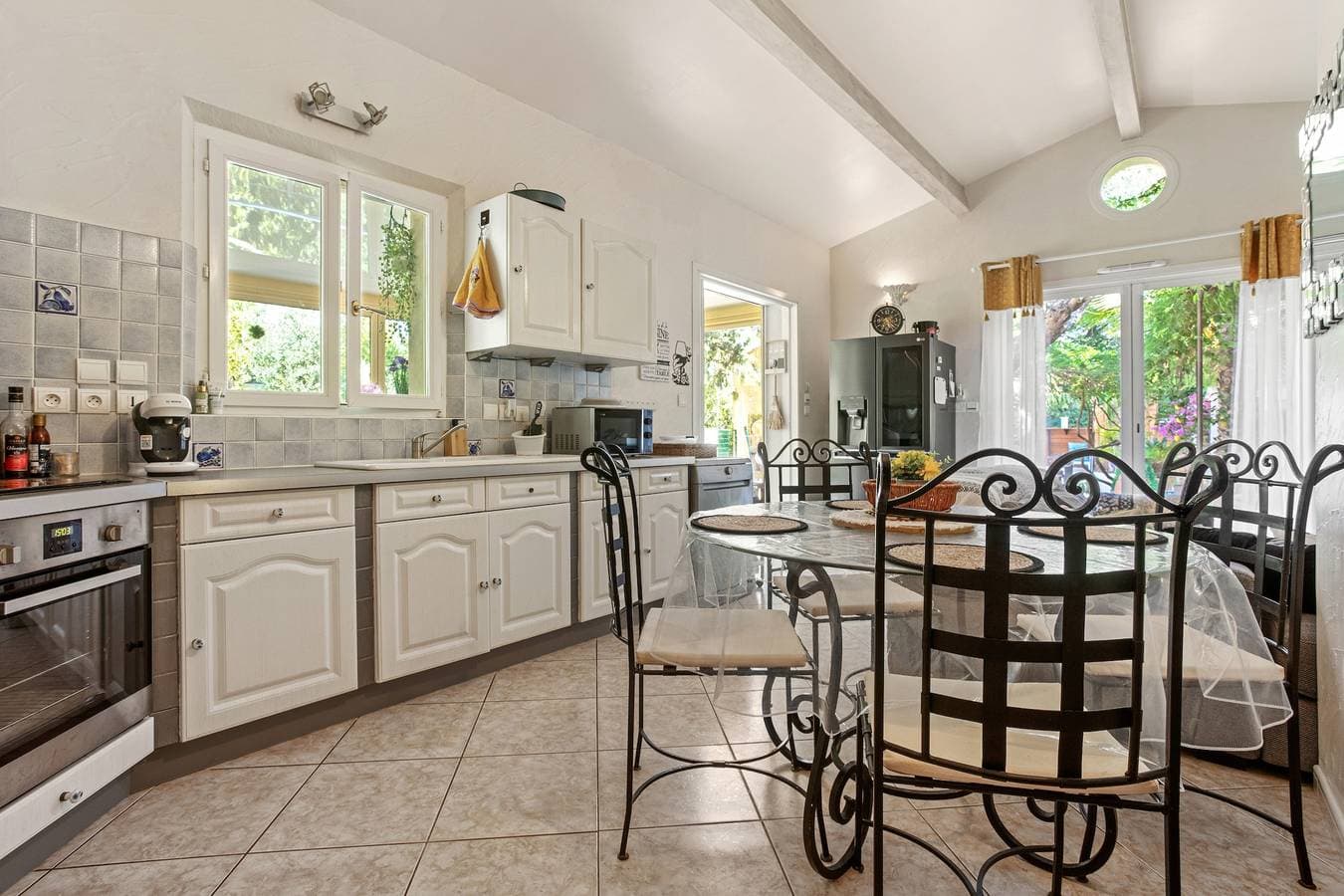 Foto 9 von 45: Villa „Palmiers En Couleurs“ mit Bergblick, privatem Pool und WLAN