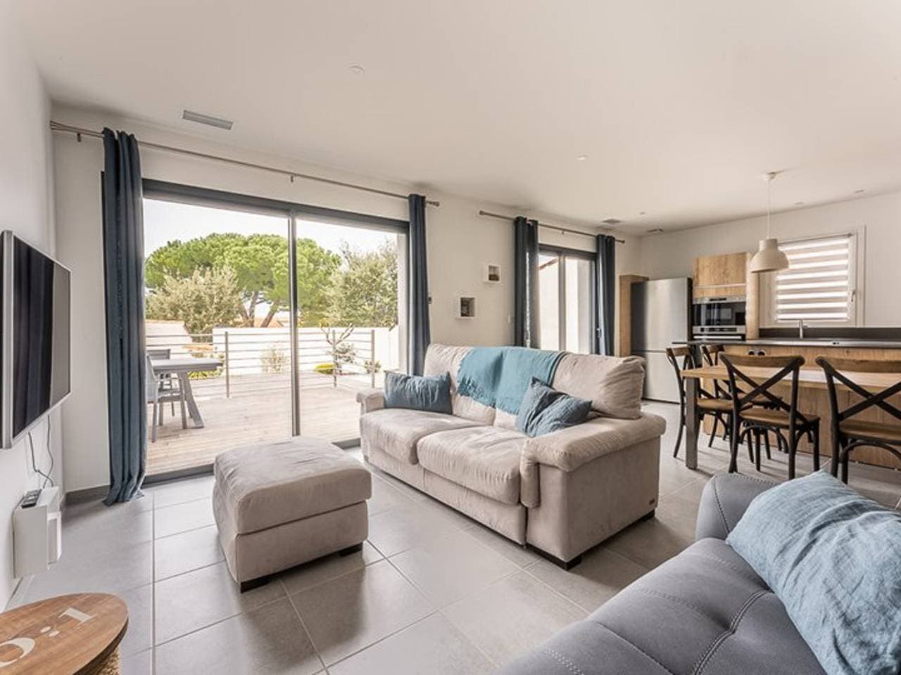 Foto 2 von 34: 125m² Villa mit beheiztem Pool, 3 Schlafzimmer, Terrasse in La Flotte
