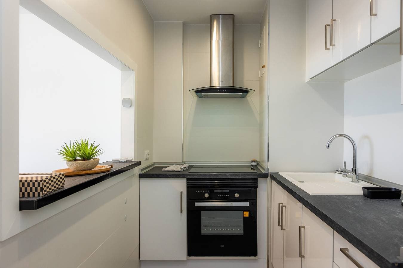 Foto 10 von 27: Ferienwohnung 'First Line Mediterranean' mit Meerblick, WLAN und Klimaanlage