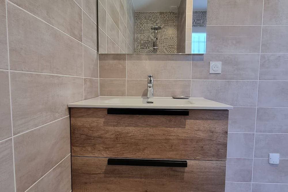 Foto 5 von 11: Charmant Studio de 22 m² Avec Terrasse de 13 m² et spa Spacieux Sous Pergola
