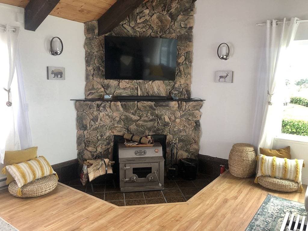 Foto 3 von 48: Oceanfront Bluff Home - Whale Watching, Redwoods, Wood Stove & Pet Friendly