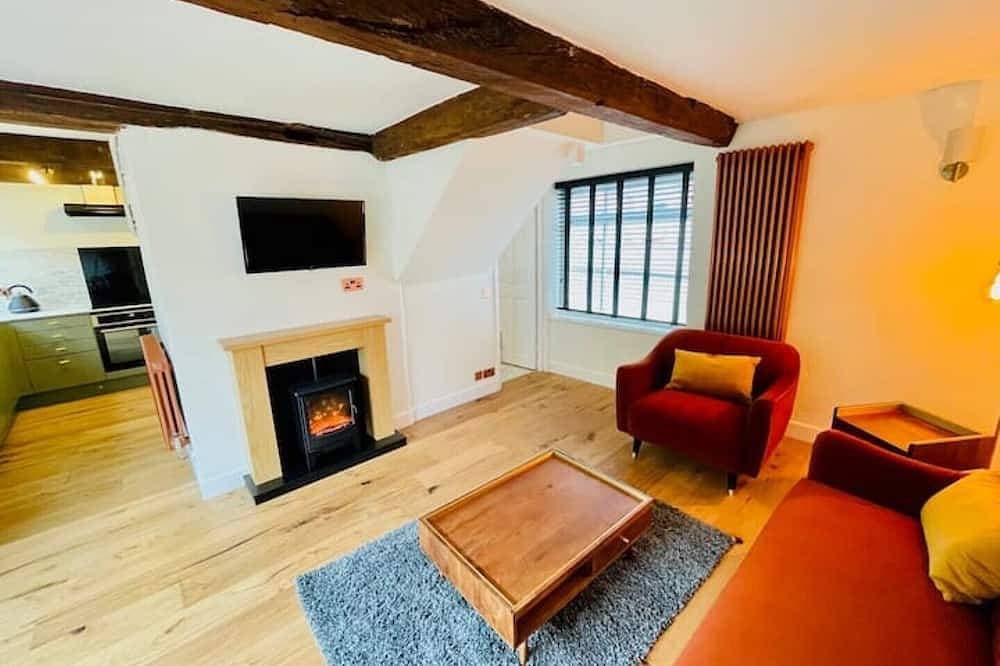 Abbey Gardens Cottage - Grade II listed cottage in the very heart of town. 1
