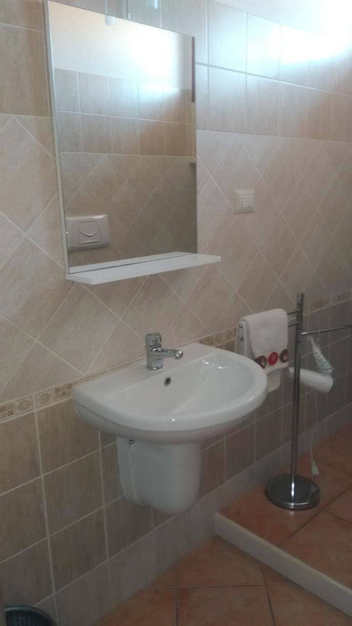 Foto 4 von 9: Double Room with Private Bathroom