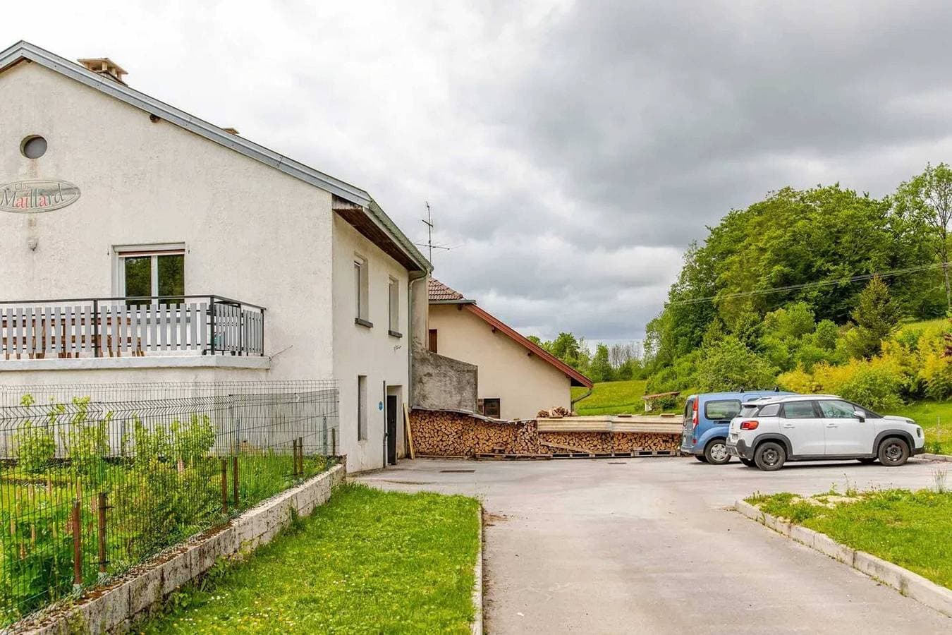 Gemütliches Haus mit Kamin in Hauts-de-Bienne 1