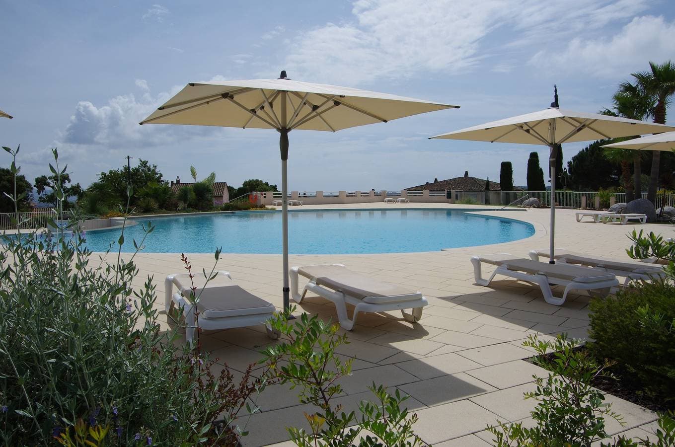 Foto 3 von 32: Villa 'Domaine Du Golf De Roquebrune' mit Meerblick, WLAN und Klimaanlage