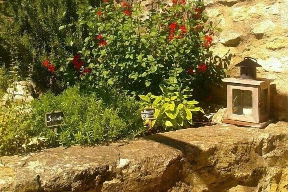 Foto 9 von 30: Einzelhaus mit Charme Gordes, Private pool, sehr ruhig, Sicht Luberon