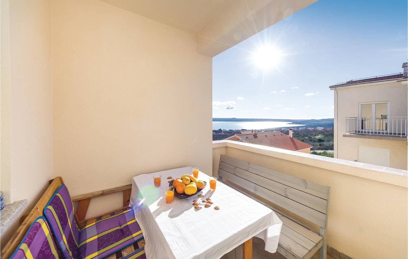 Foto 6 von 32: Apartment am Meer mit Terrasse, Küche und Parkplatz – 2,5 km von Novigrad entfernt