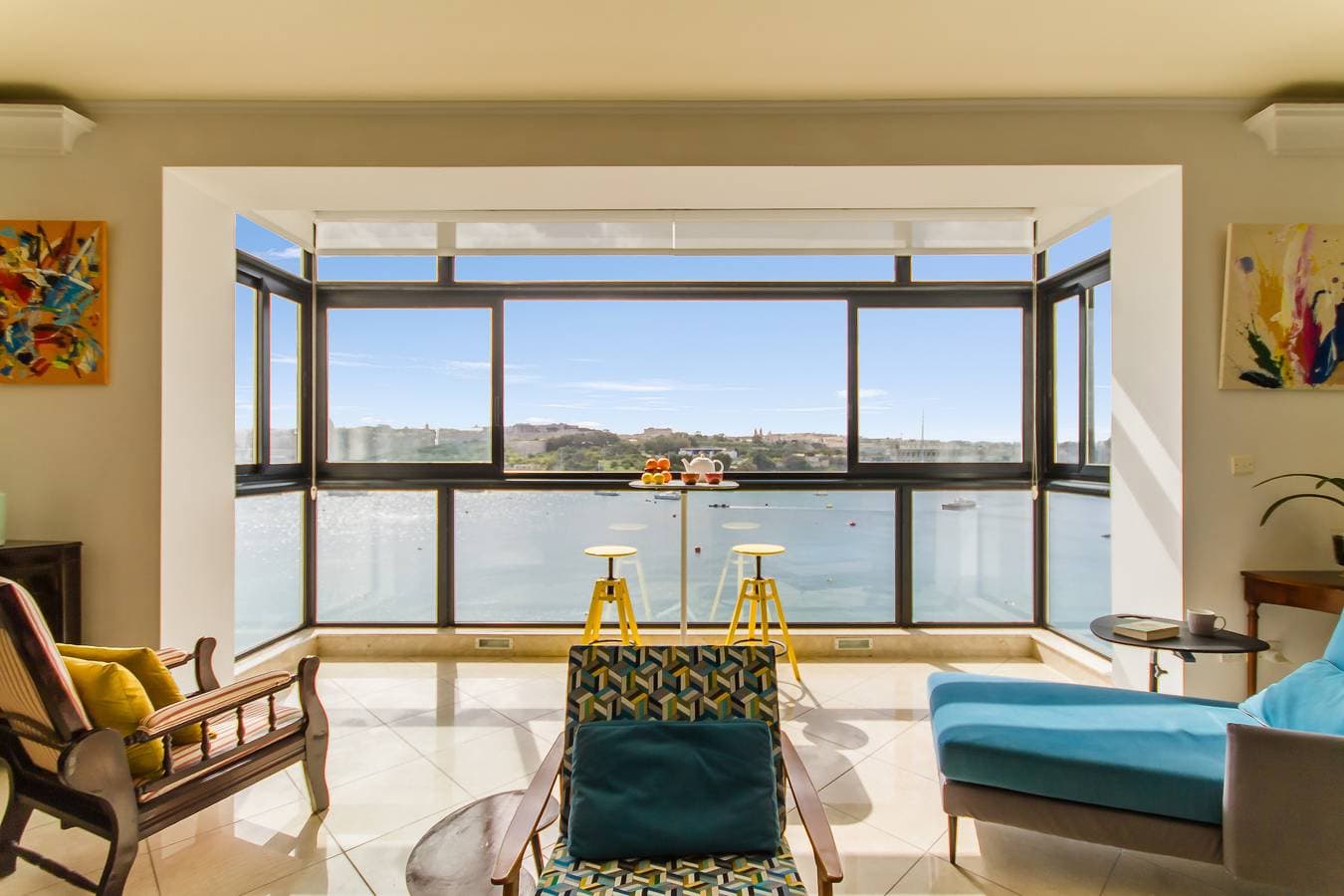 Foto 2 von 33: A Magnificent Sunny Seafront Apart Sliema