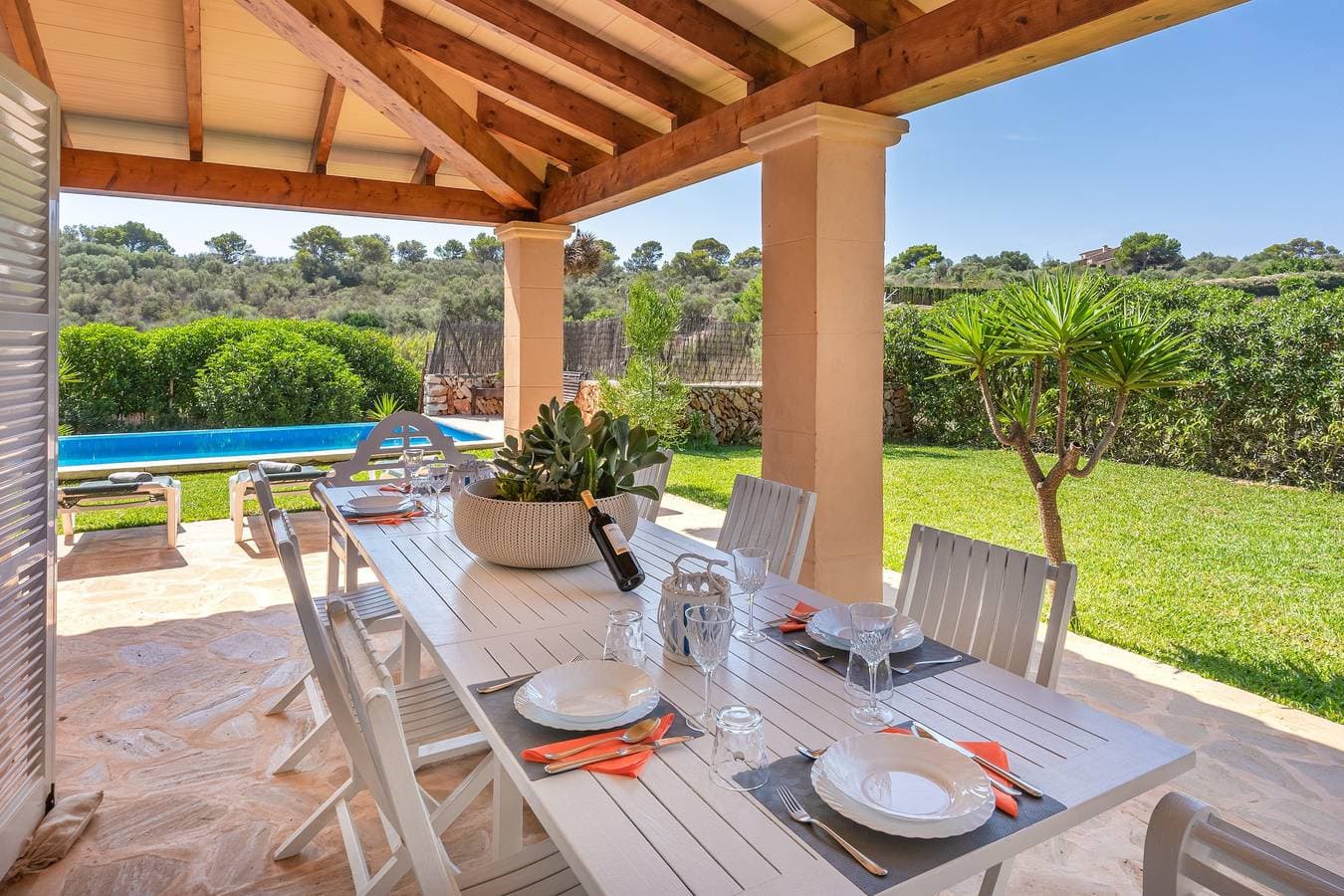 Foto 2 von 30: „Villa Manuela“ mit Infinity-Pool, Garten & WLAN (Tourismusabgaben inklusive)
