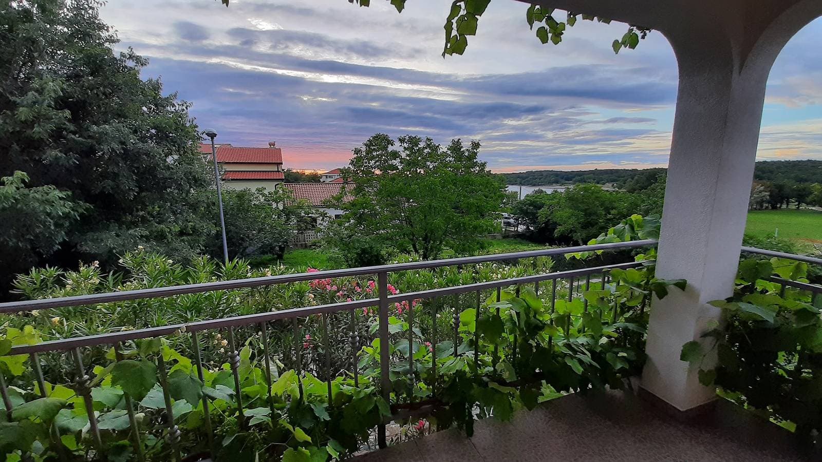 Foto 13 von 19: One bedroom apartment with large balcony and partial sea view