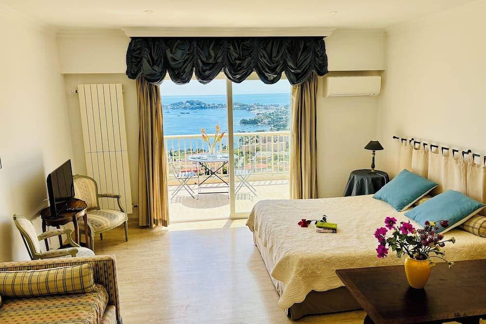 Foto 3 von 19: Breathtaking view of Cap-Ferrat and the sea, studio with balcony and parking, A/C