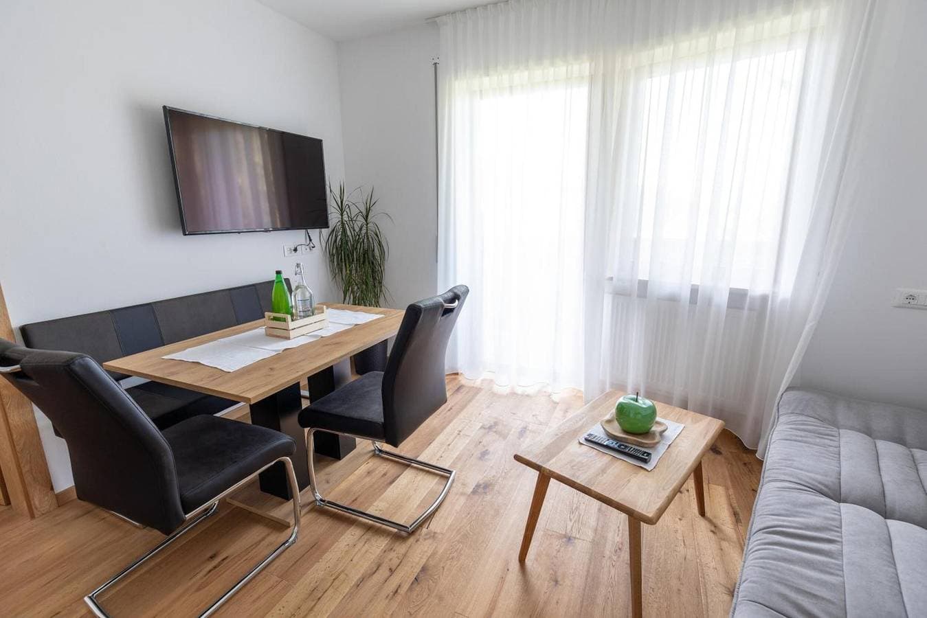 Foto 11 von 16: Apartment Innermoarhof Ifinger mit Bergblick, Gemeinschaftsgarten und WLAN