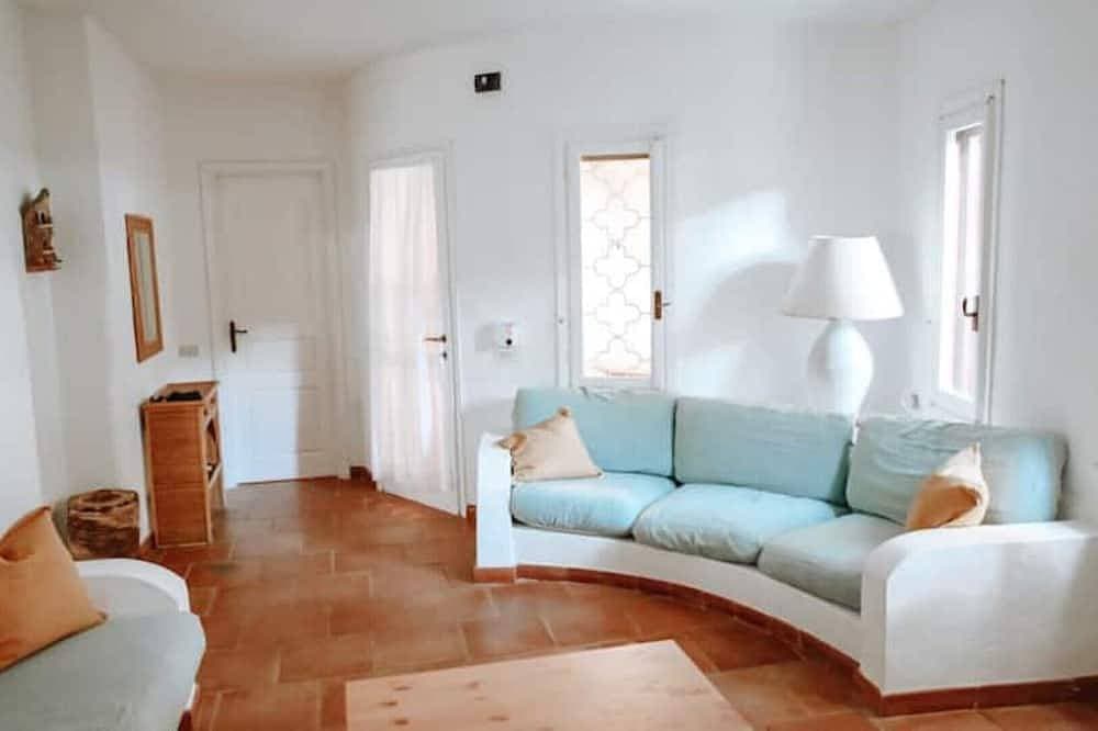 Foto 11 von 30: House of Gio. Near Chia under the Santa Margherita pine forest 100 m from the sea.