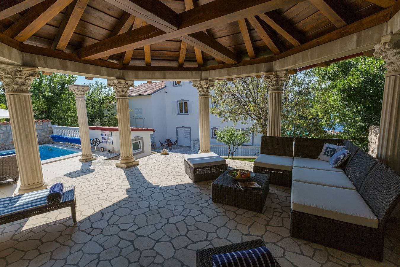 Foto 7 von 26: Reizendes Apartment nur 700 Meter zum Strand mit Meerblick, Pool, BBQ, WiFi