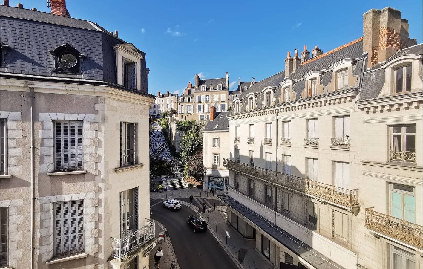 Schönes 2BR Apt in Blois: TV, Internet, Geschirrspüler! 1