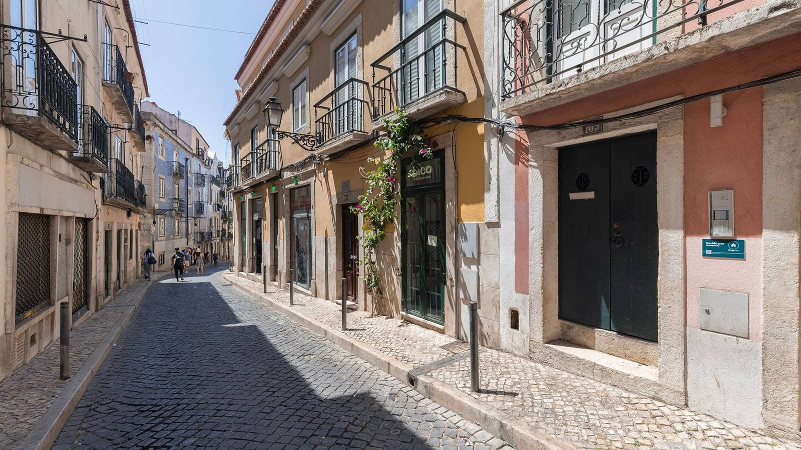 Foto 4 von 29: Bright 1Br Flat in Bairro Alto by LovelyStay