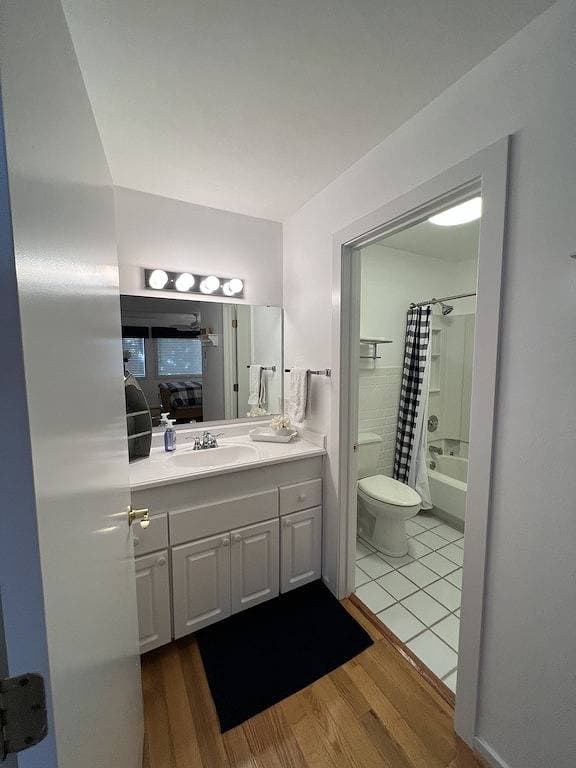 Foto 9 von 44: Charming Lakefront Condo at Bernard's Landing, only steps from the shore!