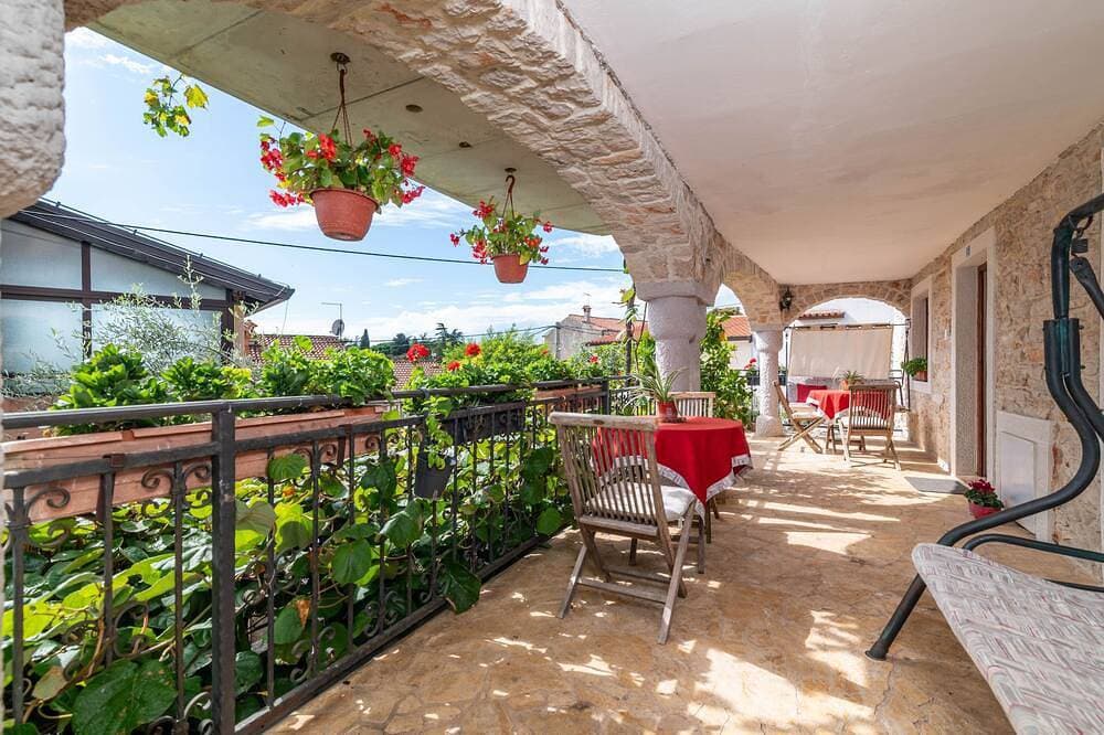Studio Appartement mit Terrasse Basanija, Umag 1
