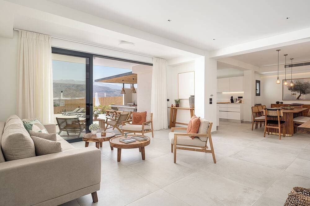 Foto 5 von 30: Nemia luxury villa, 7 Bdr, 7 Br, pool & kiddie pool, beautiful sea views.