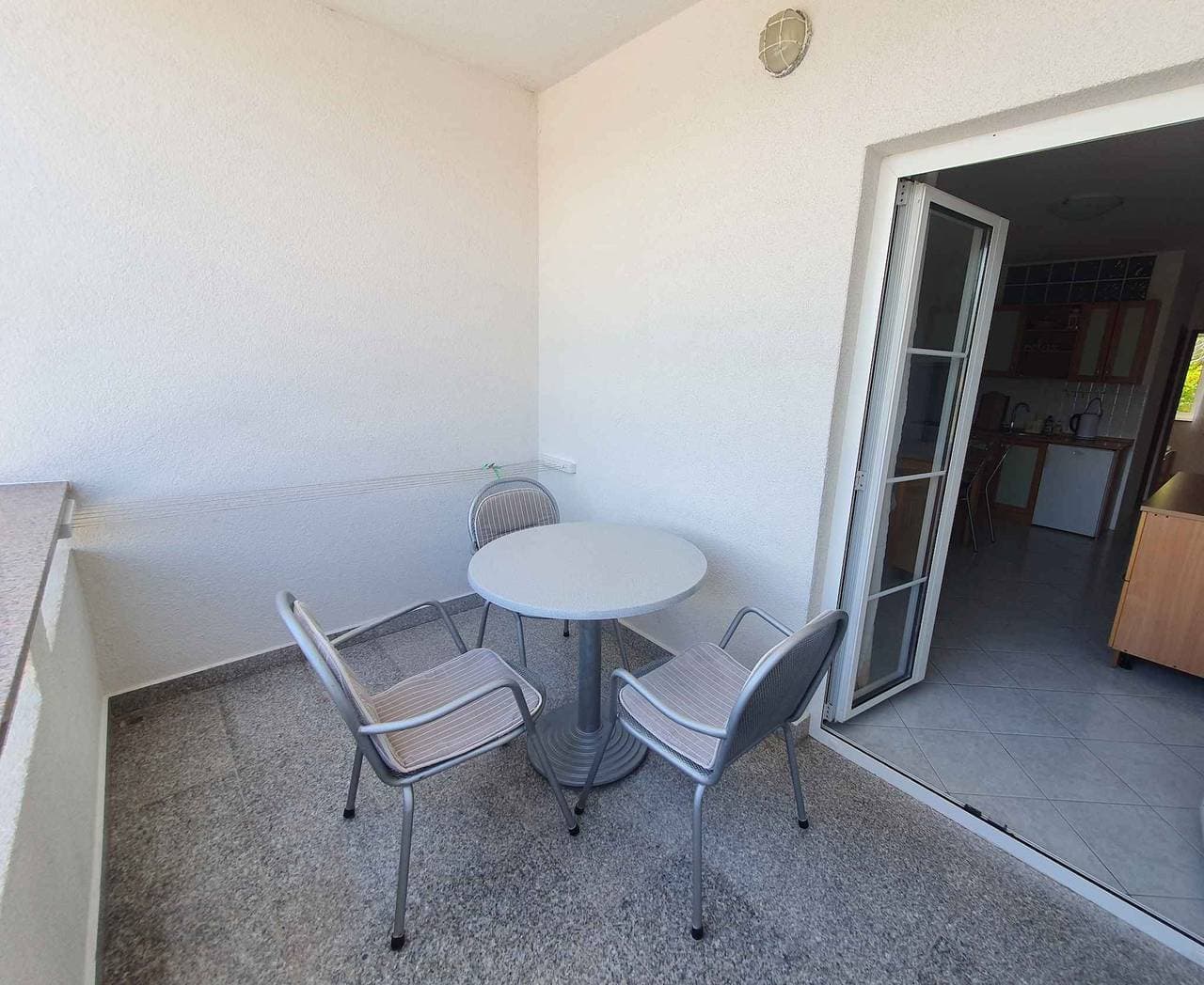 Foto 9 von 18: Ferienwohnung mit Blalkon und Klimaanlage