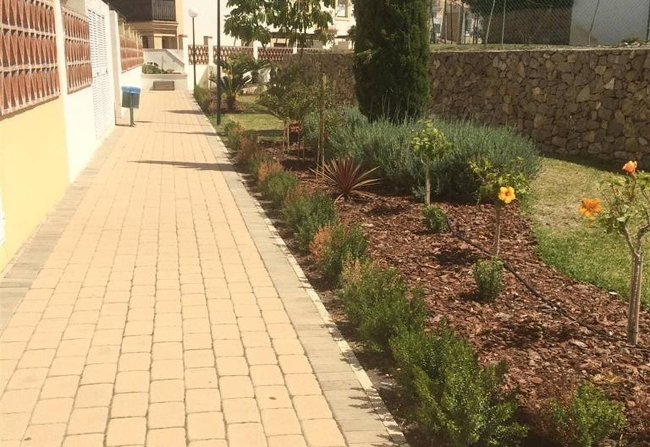 Foto 3 von 28: "Lux Apartm Beauvivir" mit Gemeinschaftspool, Garten und eigener Terrasse