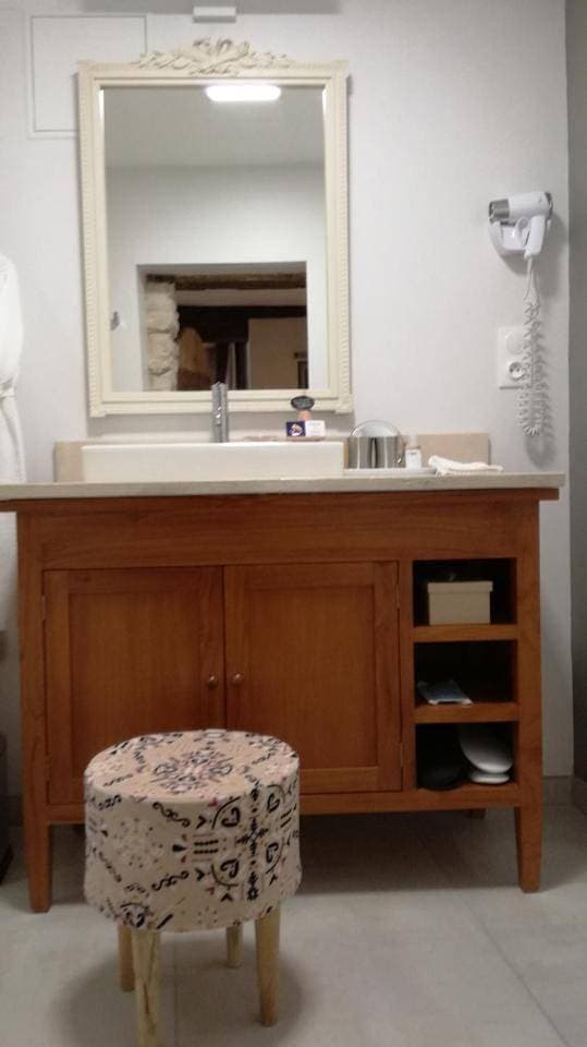 Foto 8 von 9: Double Room with Private Bathroom
