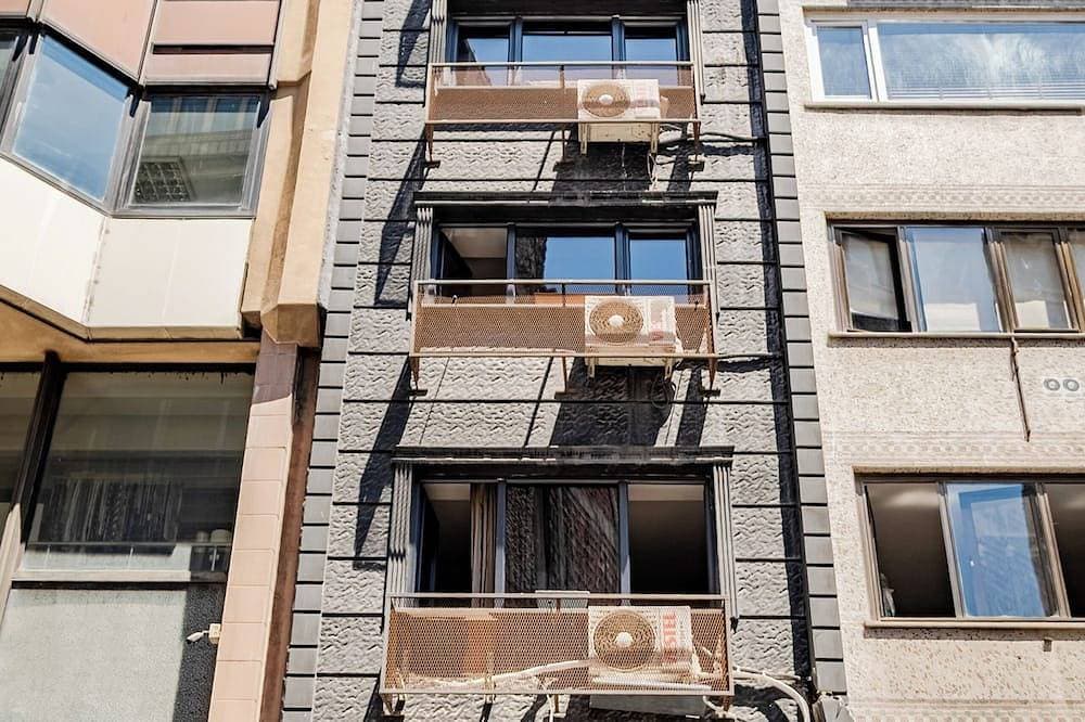Foto 8 von 15: Cozy Central Flat w/Netflix & Elevator Near Metro 2 minute walking distance