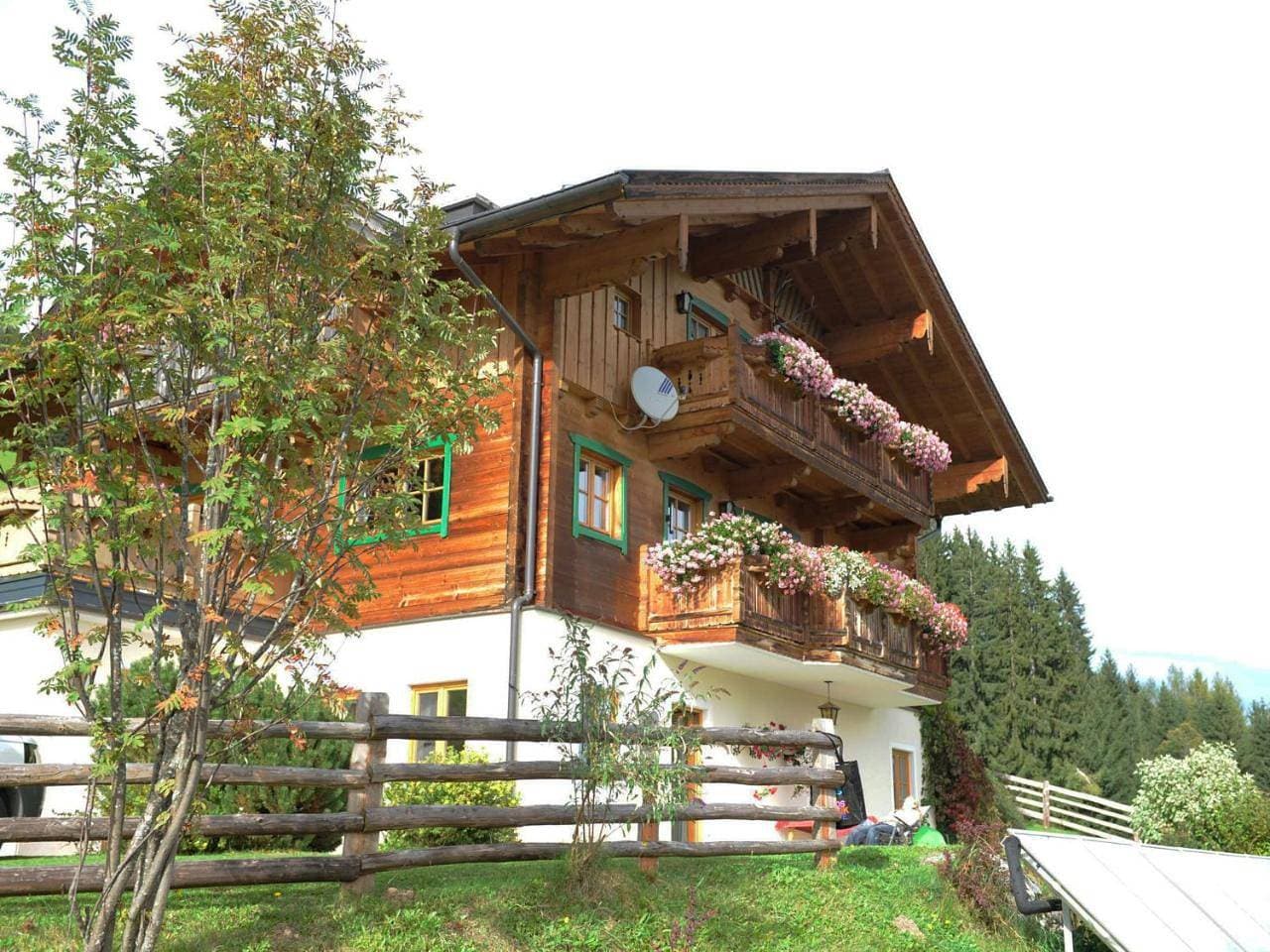 Foto 6 von 13: Two-Bedroom Apartment with Balcony
