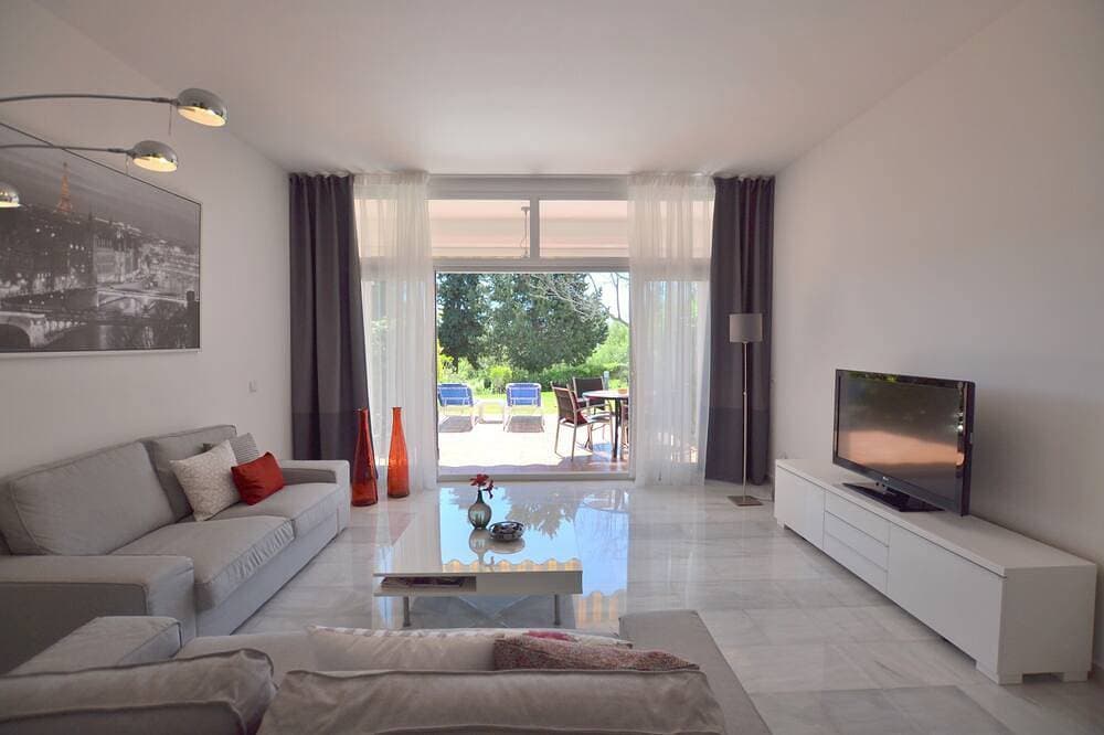 Haus, 3 Terrassen, direkt am Golfplatz, Schwimmbad, Tennisplatz. In Strandnähe 1