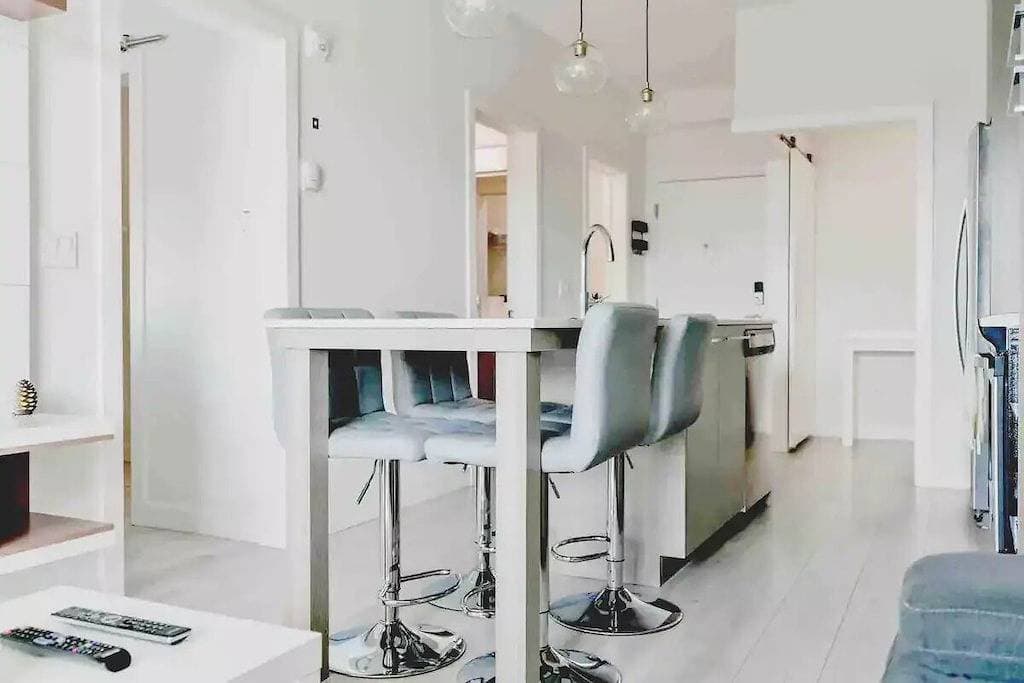 Foto 3 von 50: Luxuswohnung im obersten Stockwerk💎Kostenlose Parkplätze💎Ps4💎10 Minuten zum Flughafen