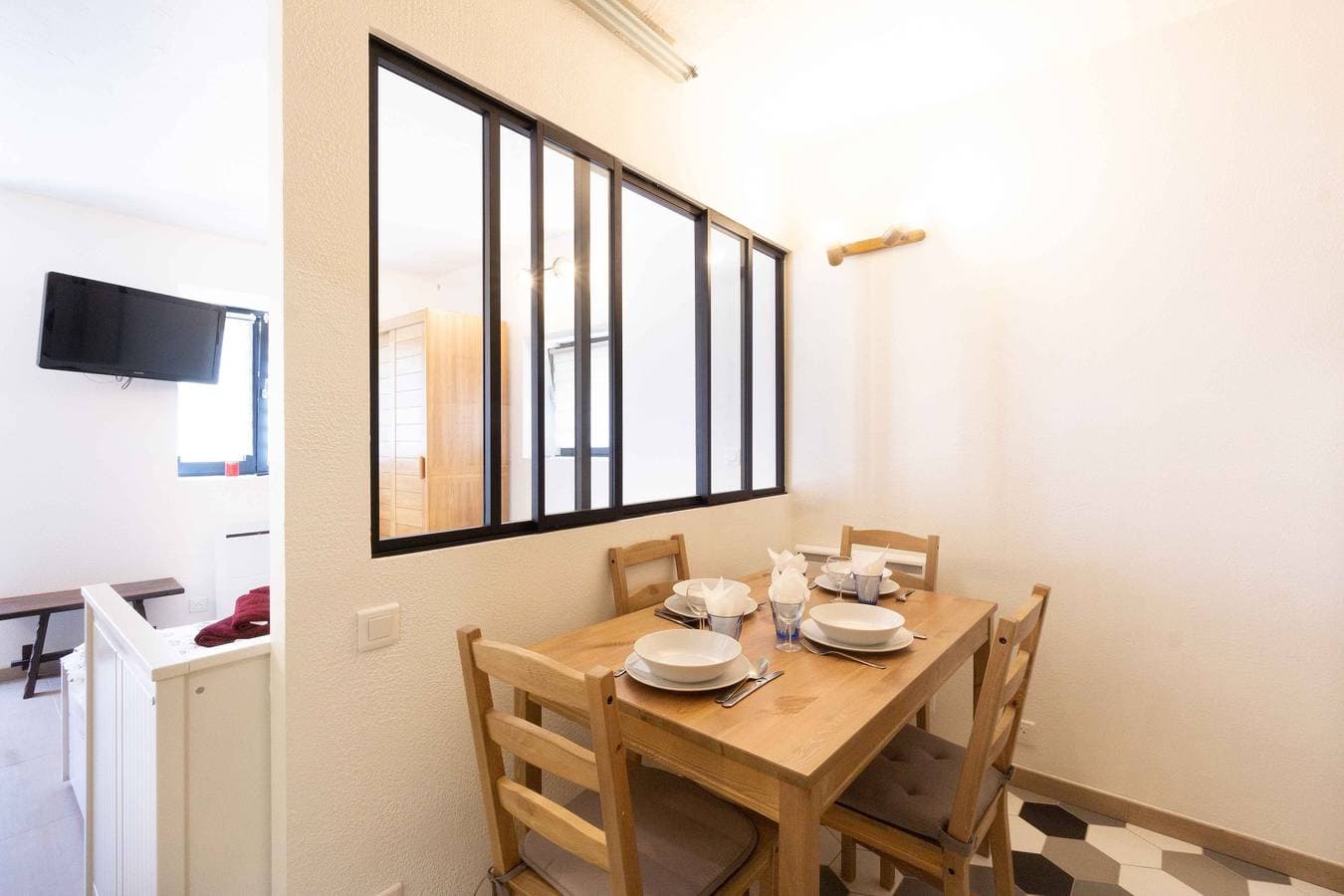 Foto 8 von 12: Einzimmerapartment 'Chalet Belamy 1' mit Bergblick, privater Terrasse und Wi-Fi