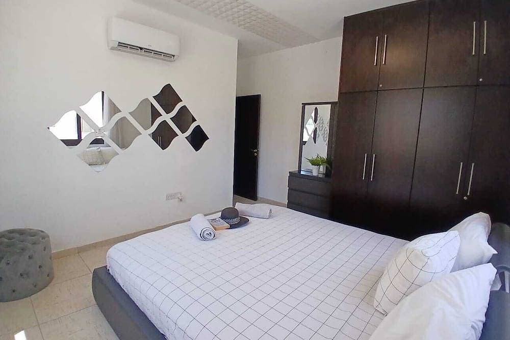 Foto 2 von 26: Charming 2-bedroom apartment in Larnaca with WiFi and AC