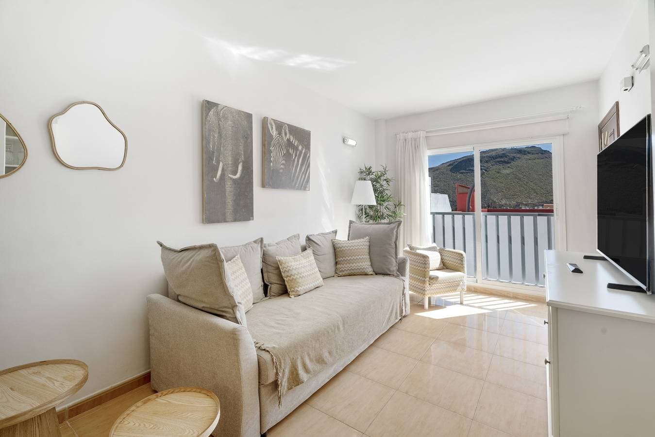 Foto 4 von 31: Casa Miramar 7 – Spektakuläre Terrasse mit Meer-, Stadt- und Bergblick