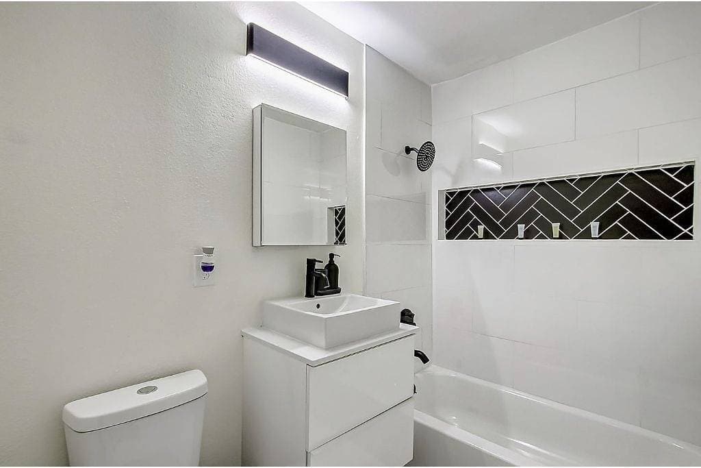 Foto 13 von 37: Modern Villa ♧ Hidden Gem ♧ 12 Min From Downtown