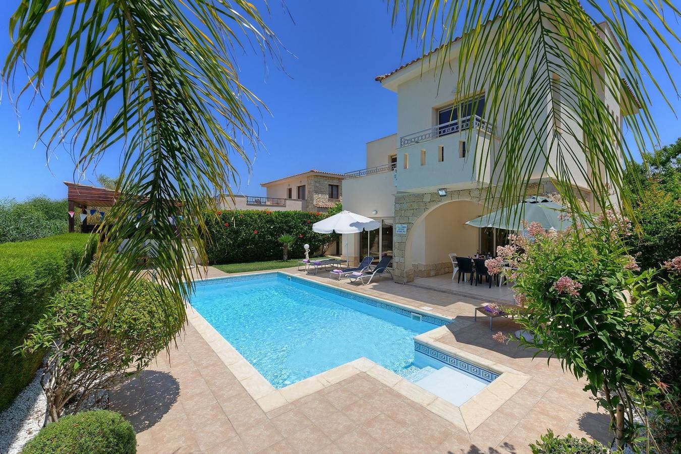 Luxury Coral Bay Villa | Villa Shanta | 3 Bedroom Villa | Distant Sea Views | Central Resort Locatio... 1