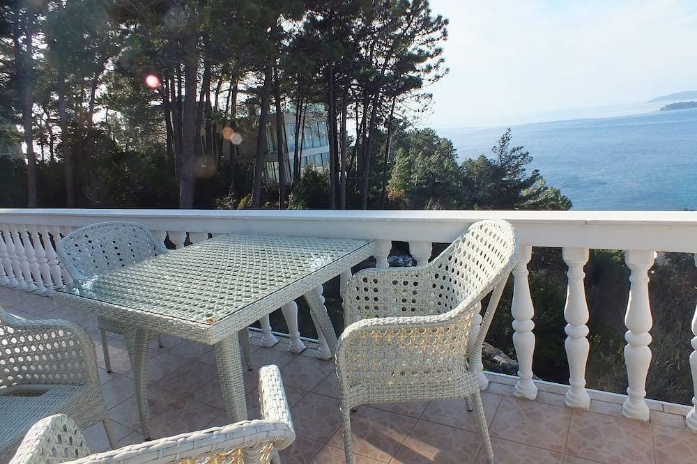 Foto 11 von 16: Penthouse Appartement Sveti Stefan